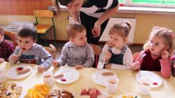 Kosztowanie świątecznych pyszności - "Pszczółki"